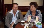 Volendam 23 mei 2013
Presentatie cd Tim Douwsma en Monique Smit in Old Dutch. Irene Moors reikt hem uit. Gerda en Ruud Smit
Peter Smulders bv