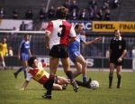 Rotterdam, 14 Mei 1986
Feyenoord-PSV, eindstand 2-3
Stanley Brard probeert Willy v d Kerkhof af te stoppen
Foto Peter Smulders BV