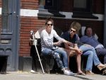 Amsterdam 5 juni 2013
Sven Kramer en zijn geblesseerde vriendin Naomi v As op terras. Naomi heeft haar kruisbanden afgescheurd.
Peter Smulders bv