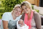Losser 12 juni 2013
Thomas Berge en Myrthe Mylius met hun pas geboren zoontje Jack.
Peter Smulders bv