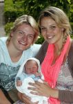 Losser 12 juni 2013
Thomas Berge en Myrthe Mylius met hun pas geboren zoontje Jack.
Peter Smulders bv