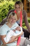 Losser 12 juni 2013
Thomas Berge en Myrthe Mylius met hun pas geboren zoontje Jack.
Peter Smulders bv