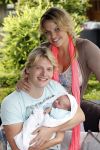 Losser 12 juni 2013
Thomas Berge en Myrthe Mylius met hun pas geboren zoontje Jack.
Peter Smulders bv