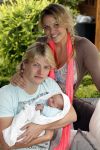 Losser 12 juni 2013
Thomas Berge en Myrthe Mylius met hun pas geboren zoontje Jack.
Peter Smulders bv