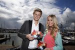 Volendam 23 mei 2013
Presentatie cd Tim Douwsma en Monique Smit in Old Dutch. Irene Moors reikt hem uit.
Peter Smulders bv