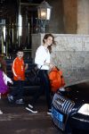 Noordwijk 5 juni 2014
Vertrek Nederlands elftal richting Brazilie vanaf Huis ter Duin. De vrouwen en de kinderen zwaaien de spelers uit. Bouchra v Persie met kinderen