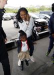 Noordwijk 5 juni 2014
Vertrek Nederlands elftal richting Brazilie vanaf Huis ter Duin. De vrouwen en de kinderen zwaaien de spelers uit. Georginio Wijnaldum met vriendin en dochter