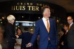 Noordwijk 5 juni 2014
Vertrek Nederlands elftal richting Brazilie vanaf Huis ter Duin. De vrouwen en de kinderen zwaaien de spelers uit. Een huilende Truus v Gaal zwaait haar man Louis v Gaal uit