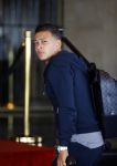 Noordwijk 5 juni 2014
Vertrek Nederlands elftal richting Brazilie vanaf Huis ter Duin. De vrouwen en de kinderen zwaaien de spelers uit. Memphis Depay met een kennis