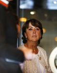 Noordwijk 5 juni 2014
Vertrek Nederlands elftal richting Brazilie vanaf Huis ter Duin. De vrouwen en de kinderen zwaaien de spelers uit. Een huilende Truus v Gaal zwaait haar man Louis v Gaal uit