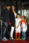 Noordwijk 5 juni 2014
Vertrek Nederlands elftal richting Brazilie vanaf Huis ter Duin. De vrouwen en de kinderen zwaaien de spelers uit. Yolanthe Sneijder Cabau met Jessey Sneijder en neefje en Wesley