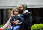 Amsterdam 27 mei 2015
Alain Clark met zijn zoon Nilo op de fiets en op terras in Amsterdam zuid.