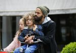 Amsterdam 27 mei 2015
Alain Clark met zijn zoon Nilo op de fiets en op terras in Amsterdam zuid.