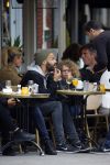 Amsterdam 27 mei 2015
Alain Clark met zijn zoon Nilo op de fiets en op terras in Amsterdam zuid.