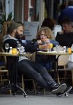 Amsterdam 27 mei 2015
Alain Clark met zijn zoon Nilo op de fiets en op terras in Amsterdam zuid.