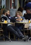 Amsterdam 27 mei 2015
Alain Clark met zijn zoon Nilo op de fiets en op terras in Amsterdam zuid.