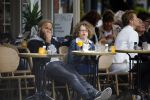 Amsterdam 27 mei 2015
Alain Clark met zijn zoon Nilo op de fiets en op terras in Amsterdam zuid.