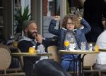 Amsterdam 27 mei 2015
Alain Clark met zijn zoon Nilo op de fiets en op terras in Amsterdam zuid.
