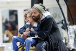 Amsterdam 27 mei 2015
Alain Clark met zijn zoon Nilo op de fiets en op terras in Amsterdam zuid.