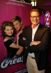 Amsterdam 8 mei 2015  
Albert Verlinde presenteert de cast van Grease met oaTim Douwsma , Vajen van den Bosch Rene v Kooten Tommie Christiaan en Mylene d'Anjou.
De presentatie is bij de westergasfabriek.