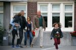 Amsterdam 17 mei 2015
Amanda Beekman en haar vriend Harrie Kolen gaan ijsje eten met Yasmijn Michelle en Achilles Krabbe en met Kees en Marja Beekman (ouders)