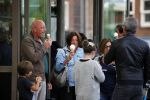Amsterdam 17 mei 2015
Amanda Beekman en haar vriend Harrie Kolen gaan ijsje eten met Yasmijn Michelle en Achilles Krabbe en met Kees en Marja Beekman (ouders)
