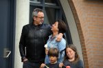 Amsterdam 17 mei 2015
Amanda Beekman en haar vriend Harrie Kolen gaan ijsje eten met Yasmijn Michelle en Achilles Krabbe en met Kees en Marja Beekman (ouders)