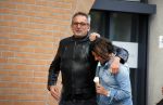 Amsterdam 17 mei 2015
Amanda Beekman en haar vriend Harrie Kolen gaan ijsje eten met Yasmijn Michelle en Achilles Krabbe en met Kees en Marja Beekman (ouders)