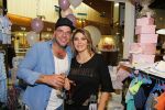 Apeldoorn 7 mei 2015
Melisa v d Meijde en Lammy openen een winkel in Apeldoorn. Andy v d Meijde is natuurlijk aanwezig.