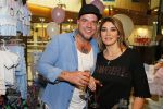 Apeldoorn 7 mei 2015
Melisa v d Meijde en Lammy openen een winkel in Apeldoorn. Andy v d Meijde is natuurlijk aanwezig.