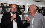 Vinkeveen 9 september 2014
Presentatie Andre Hazes boek geschreven door Jos v Zoelen. Eerste boek wordt uitgerekt door Andy v d Meijde in de plashoeve.