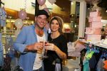 Apeldoorn 7 mei 2015
Melisa v d Meyde en Lammy openen een winkel in Apeldoorn. Andy v d Meyde is natuurlijk aanwezig.