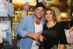 Apeldoorn 7 mei 2015
Melisa v d Meyde en Lammy openen een winkel in Apeldoorn. Andy v d Meyde is natuurlijk aanwezig.