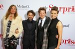 Amsterdam 18 mei 2015
Premiere de surprise van Mike v Diem met in de hoofdrollen Georgina Verbaan en Jeroen v Koningsbrugge. De premiere was in Tuschinski. Angela Schijf met man