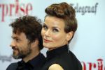 Amsterdam 18 mei 2015
Premiere de surprise van Mike v Diem met in de hoofdrollen Georgina Verbaan en Jeroen v Koningsbrugge. De premiere was in Tuschinski. Angela Schijf met man