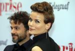 Amsterdam 18 mei 2015
Premiere de surprise van Mike v Diem met in de hoofdrollen Georgina Verbaan en Jeroen v Koningsbrugge. De premiere was in Tuschinski. Angela Schijf met man