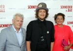 Amsterdam 25 mei 2015
Premiere Schneider vs Bax van Alex v Warmerdam in het eye theater. Annet Malherbe met zoon