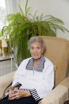Rotterdam 13 mei 2015
Op bezoek thuis bij zangeres Annie de Reuver die inmiddels 98 jaar oud is en in een verzorgingstehuis woont. Bas en Coby v Toor komen regelmatig op bezoek bij haar.