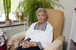 Rotterdam 13 mei 2015
Op bezoek thuis bij zangeres Annie de Reuver die inmiddels 98 jaar oud is en in een verzorgingstehuis woont. Bas en Coby v Toor komen regelmatig op bezoek bij haar.