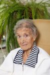 Rotterdam 13 mei 2015
Op bezoek thuis bij zangeres Annie de Reuver die inmiddels 98 jaar oud is en in een verzorgingstehuis woont. Bas en Coby v Toor komen regelmatig op bezoek bij haar.