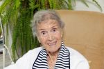 Rotterdam 13 mei 2015
Op bezoek thuis bij zangeres Annie de Reuver die inmiddels 98 jaar oud is en in een verzorgingstehuis woont. Bas en Coby v Toor komen regelmatig op bezoek bij haar.