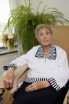Rotterdam 13 mei 2015
Op bezoek thuis bij zangeres Annie de Reuver die inmiddels 98 jaar oud is en in een verzorgingstehuis woont. Bas en Coby v Toor komen regelmatig op bezoek bij haar.