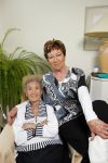 Rotterdam 13 mei 2015
Op bezoek thuis bij zangeres Annie de Reuver die inmiddels 98 jaar oud is en in een verzorgingstehuis woont. Bas en Coby v Toor komen regelmatig op bezoek bij haar.