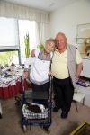 Rotterdam 13 mei 2015
Op bezoek thuis bij zangeres Annie de Reuver die inmiddels 98 jaar oud is en in een verzorgingstehuis woont. Coby v Toor en Bas v Toor komen regelmatig op bezoek bij haar.