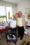 Rotterdam 13 mei 2015
Op bezoek thuis bij zangeres Annie de Reuver die inmiddels 98 jaar oud is en in een verzorgingstehuis woont. Coby v Toor en Bas v Toor komen regelmatig op bezoek bij haar.
