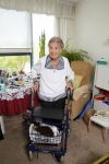 Rotterdam 13 mei 2015
Op bezoek thuis bij zangeres Annie de Reuver die inmiddels 98 jaar oud is en in een verzorgingstehuis woont. Bas en Coby v Toor komen regelmatig op bezoek bij haar.
