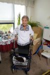 Rotterdam 13 mei 2015
Op bezoek thuis bij zangeres Annie de Reuver die inmiddels 98 jaar oud is en in een verzorgingstehuis woont. Bas en Coby v Toor komen regelmatig op bezoek bij haar.