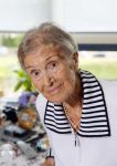 Rotterdam 13 mei 2015
Op bezoek thuis bij zangeres Annie de Reuver die inmiddels 98 jaar oud is en in een verzorgingstehuis woont. Bas en Coby v Toor komen regelmatig op bezoek bij haar.