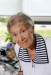 Rotterdam 13 mei 2015
Op bezoek thuis bij zangeres Annie de Reuver die inmiddels 98 jaar oud is en in een verzorgingstehuis woont. Bas en Coby v Toor komen regelmatig op bezoek bij haar.
