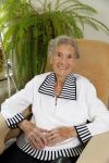 Rotterdam 13 mei 2015
Op bezoek thuis bij zangeres Annie de Reuver die inmiddels 98 jaar oud is en in een verzorgingstehuis woont. Bas en Coby v Toor komen regelmatig op bezoek bij haar.